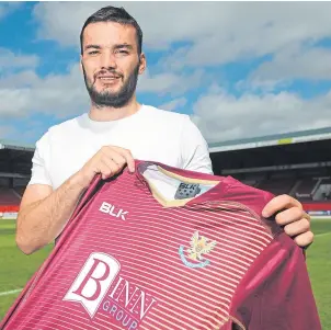  ?? Picture: Perthshire Picture Agency. ?? Tony Watt: One-year deal with Saints.