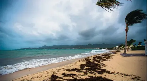  ?? Foto: Lionel Chamoiseau, afp ?? Auf der Karibik Insel Saint Martin ist der Hurrikan „Irma“bereits angekommen. Nun steuert der Wirbelstur­m auf Haiti und auf Florida zu.