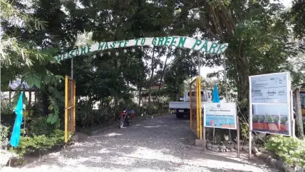  ??  ?? Ang ‘Green Park’ ng bayan ng Brooke’s Point na may lawak na dalawang ektarya. (Larawan mula kay Romeo Tan ng LGU-Brooke’s Point)