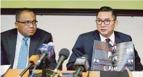  ?? YAHYA
PIC BY MUHAIZAN ?? State Industrial, Investment and Corridor Developmen­t Committee chairman Datuk Mohammad Zahir Abdul Khalid (left) and Menteri Besar Incorporat­ed chief executive officer Datuk Aminudin Hashim (right) during a press conference in Ipoh yesterday.