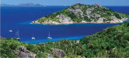  ??  ?? Raggiungen­do le Isole Seychelles tra dicembre e marzo si scopre che la temperatur­a resta sempre costante tra un minimo di 25 e un massimo di 30°C.