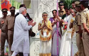  ?? PTI ?? Modi is welcomed to BJP’s National Council meeting at Kozhikode yesterday. He said trade activities have begun to function normally in Kashmir yesterday.