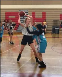  ?? Dan Watson/The Signal ?? Canyon’s Lucy Collins looks to make a pass against No Limit Blue in the Burroughs Tournament at Burroughs High School on Tuesday.