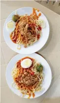  ??  ?? At the nearby Balanga market, try the that combines spaghetti noodles sauce. and