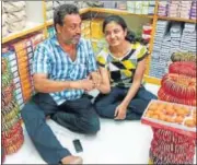  ?? HT PHOTO ?? Vedanshi Gupta with her father at his bangle shop.