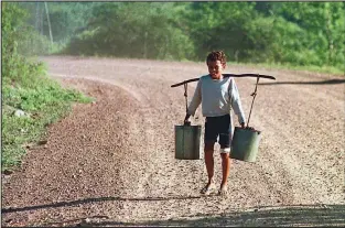  ??  ?? NECESARIO. UN ALTO PORCENTAJE DE LA POBLACION MUNDIAL NO TIENE AGUA POTABLE.