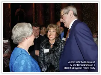  ?? ?? Jennie with the Queen and
TV star Denis Norden at a 2001 Buckingham Palace party