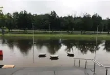  ?? FOTO DJ ?? Bij de Kinepolis staat het water ook hoog.