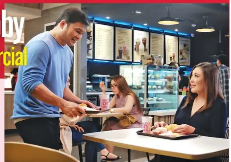  ??  ?? Gabby Concepcion and Sharon Cuneta in a scene from a new commercial