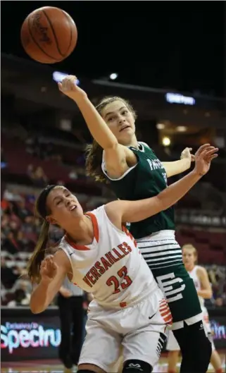  ?? ERIC BONZAR — THE MORNING JOURNAL ?? Elyria Catholic senior Megan Scheibelhu­t tries to pull in a rebound over Versailles Tigers’ guard Ellen Peters on March 15.