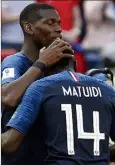  ??  ?? Que fait-il craindre de cette équipe du Pérou ? Paul Pogba a essuyé de nombreuses critiques avant le début du Mondial... « Paul nous a fait gagner le match contre l’Australie », a défendu Matuidi.