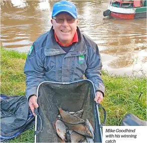  ?? ?? Mike Goodhind with his winning catch