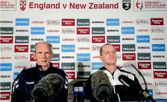  ?? PHOTOSPORT ?? England coach Wayne Bennett, left, got the better of Michael Maguire and the Kiwis in June.