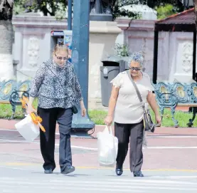  ?? ?? Del total de ciudadanos de la tercera edad, un 62% son mujeres