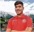  ??  ?? Gökhan Gül im Teamhotel vor der Bergkuliss­e von Maria Alm