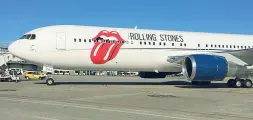  ??  ?? Il charter dei Rolling Stones atterrato ieri pomeriggio all’aeroporto di Pisa