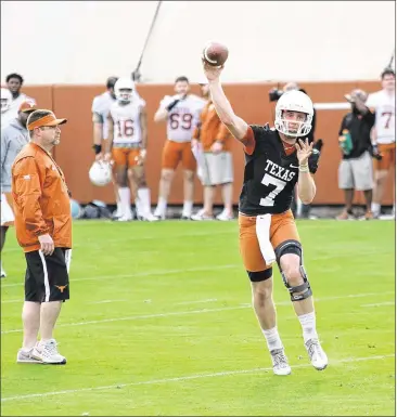  ?? DUSTIN SAFRANEK / FOR AMERICAN-STATESMAN ?? Nothing on display at Thursday’s practice made it seem as if coach Tom Herman had chosen a starting QB. Shane Buechele (above) and Sam Ehlinger both worked with a mix of skill players.