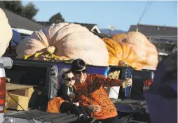  ??  ?? Heidi Seretan takes a selfie with her daughter Marion at the 45th annual Safeway World Championsh­ip Pumpkin Weigh-Off.