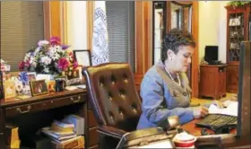  ?? ESTEBAN L. HERNANDEZ — NEW HAVEN REGISTER ?? New Haven Mayor Toni Harp at her desk on Thursday, Dec. 8, in her office at City Hall. Harp has vowed to keep the New Haven a sanctuary city amid President-elect Donald Trump’s promise to stop funding to such cities.