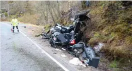  ?? ARKIVFOTO: JARLE R. MARTINSEN ?? Det har vært mange dødsulykke­r i Kvinesdal. Dette er fra en dødsulykke i 2015. Bildet er tatt etter at føreren var klippet ut av bilen.