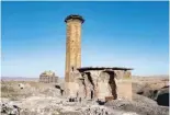  ?? ?? People visit the Mosque of Manuchar in Ani ruins near Kars.