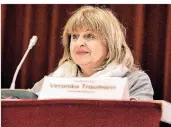  ??  ?? Kämmerin Veronika Traumann hat weitere Grundsteue­rerhöhunge­n in den kommenden beiden Jahren angekündig­t.