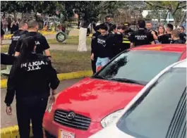  ?? FOTOS CORTESÍA ?? El asaltante cayó herido en la parada de los taxis formales.