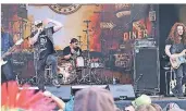  ?? FOTO: DIETER MAI ?? Die HeavyRock-Band beim Eier-mit Speck-Festival 2017.