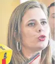  ??  ?? Kattya González, diputada por el Partido Encuentro Nacional, atribuyó el bajo rendimient­o a las universida­des garaje.