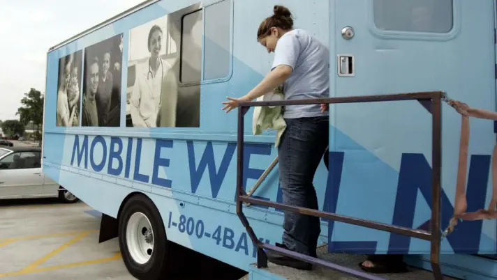  ?? Associated Press file ?? Leslie Rosas, 15, leaves the mobile health clinic with her month- old daughter, Cielo Angela Carrizalez, after their checkup at a mobile health clinic in Garland, Texas, in 2006.