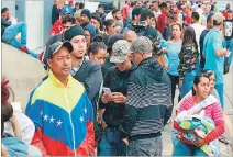  ?? CORTESÍA ?? Tumbes. Miles de venezolano­s hacen cola para ingresar a Perú.