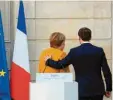  ?? Foto: dpa ?? Freundscha­ftliche Gesten: Angela Merkel und Emmanuel Macron.