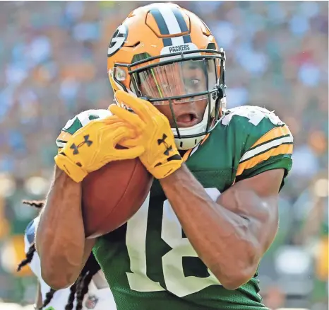  ?? JIM MATTHEWS/USA TODAY NETWORK-WISCONSIN ?? Packers receiver Randall Cobb makes a catch near the sideline Sunday against the Seahawks at Lambeau Field.