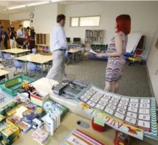  ?? MARK LENNIHAN/THE ASSOCIATED PRESS ?? Officials unveil the new Sandy Hook Elementary School, which replaces the building where a gunman killed 20 children and six staff members in 2012.