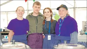  ?? 06_a19ScapaFe­st17 ?? Serving up delicacies including nettle soup, cullen skink and noodle pots with miso were Bella Borgstein, Jake MacLachlan, Isabella Sumsion and Virginia Sumsion on the Food from Argyll stand.