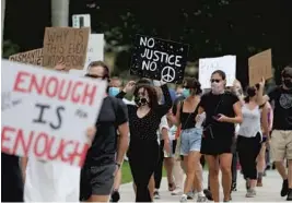  ?? AMY BETH BENNETT/SOUTH FLORIDA SUN SENTINEL ?? Protesters march to the Palm Beach County Courthouse in West Palm Beach on Saturday.