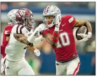  ?? NWA Democrat-Gazette/BEN GOFF ?? Freshman Jordan Jones (10) is one of Arkansas’ receivers who has stepped up his production after Jared Cornelius’ season-ending injury.