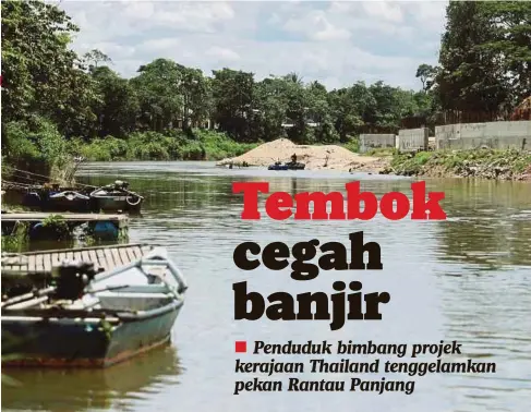  ??  ?? TEMBOK penahan banjir dibina di sebahagian tebing Sungai Golok sebelah Thailand.