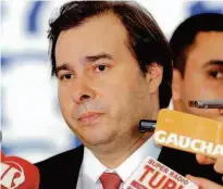  ?? Alan Marques/ Folhapress ?? O presidente da Câmara, Rodrigo Maia, fala sobre agenda de votações, após reunião com Michel Temer