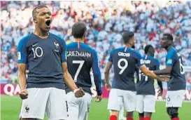  ??  ?? Francia. La joven selección gala fue más fresca y más veloz que Argentina.