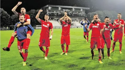  ?? BILD: SN/GEPA ?? Blau-weiße Sternstund­e in Rot: 2015 debütierte Grödig im Europacup mit einem 4:0 bei Čukarički.