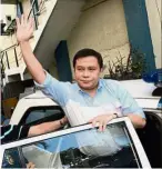  ?? — AFP ?? Legal trouble: A file pic of Jinggoy on his way to a detention centre.