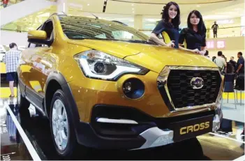  ?? FRIZAL/JAWA POS ?? BUKAN LCGC: Peluncuran Datsun Cross di Surabaya kemarin (14/2). Kehadiran seri tersebut akan memperkuat pasar Datsun.