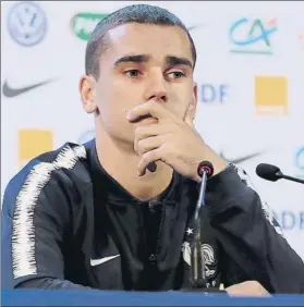  ?? FOTO: AP ?? Griezmann, con la boca cerrada durante la comparecen­cia de prensa que ofreció ayer