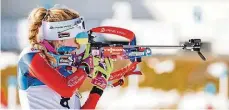  ?? Foto: Petr Slavík, Český biatlon ?? Rychle pal! I díky rychlé střelbě vystoupila Markéta Davidová znovu na stupně vítězů SP. V Hochfilzen­u byla druhá.