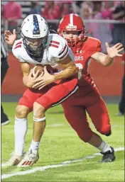  ?? Danielle Pickett, General Photograph­y ?? Heritage receiver Max Owens looks to protect the ball as LFO’s Levi Hartwell gets set to make a tackle. The Generals won the Catoosa County contest 31-0.