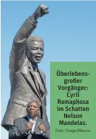  ?? Foto: Imago/Maurer ?? Überlebens­großer Vorgänger: Cyril Ramaphosa im Schatten Nelson Mandelas.