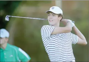  ?? David Gottschalk/NWA Democrat-Gazette ?? Siloam Springs senior Max Perkins tees off on the first hole of play Tuesday during the Springdale Bulldog Invitation­al boys golf tournament at Springdale Country Club.