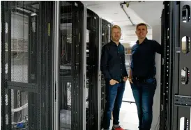  ?? Bild: PRESSBILD ?? NYSATSAR. Jesper Andersson och Tony Eriksson, Viconia IT, är bakom satsningen av det nya datacentre­t i Åsensbruk.