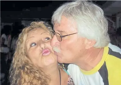  ?? FACEBOOK ?? Tiempos felices. Stella Maris Sequeira (60) junto a su pareja, el abogado Rubén Carrazzone (62).
